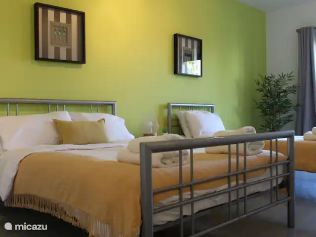 Maison 5 Chambres Miralores Piscine+Tennis | Espagne, Costa del Sol, Riviera Del Sol - maison de ville Chambre 4 avec accès direct à la cour arrière