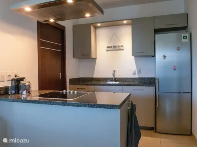 Suerte azul 2 en Curazao, Curazao Centro, Blue Bay - apartamento Cocina ya la izquierda la puerta del lavadero.
