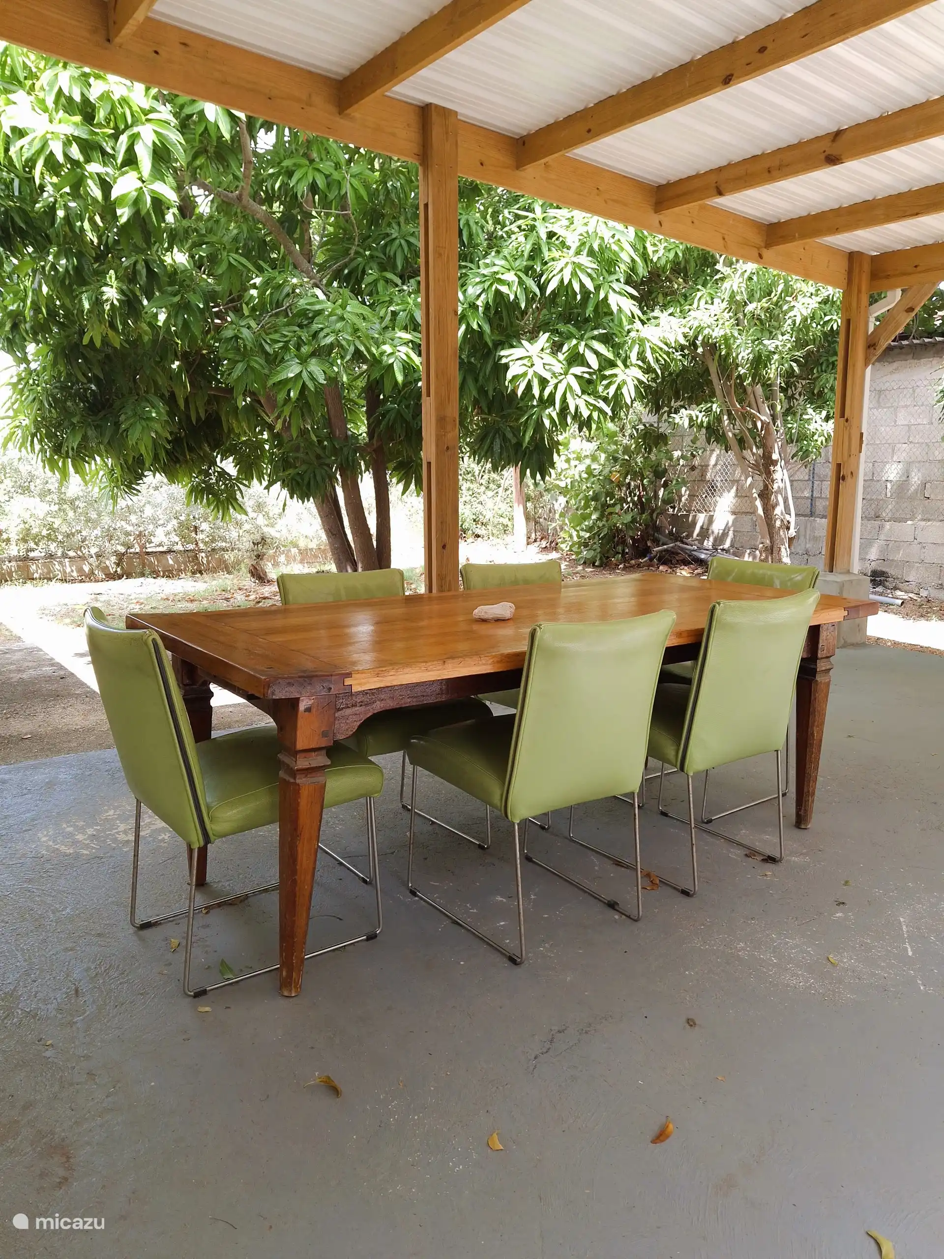 Esstisch für den Außenbereich