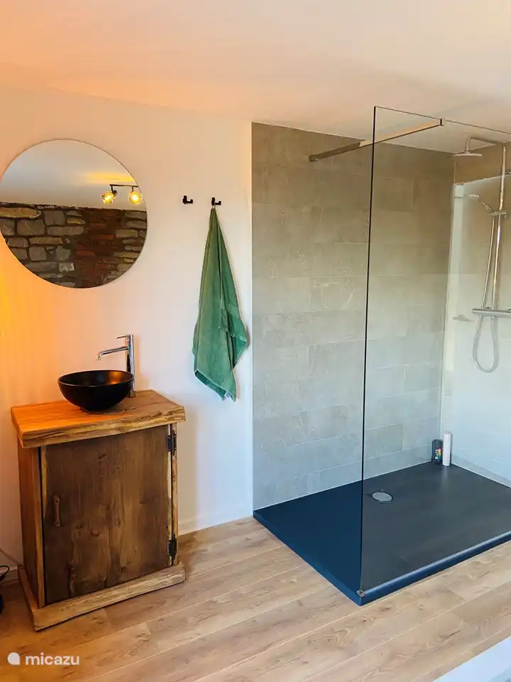 Schlafzimmer 4 mit Badezimmer