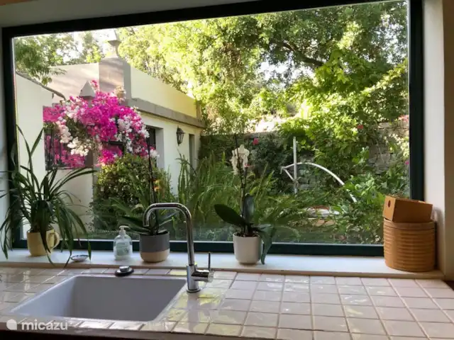 Villa Monte do Cerrito huren in Portugal, Algarve, São Brás de Alportel - villa uitzicht keuken naar terras en atelier