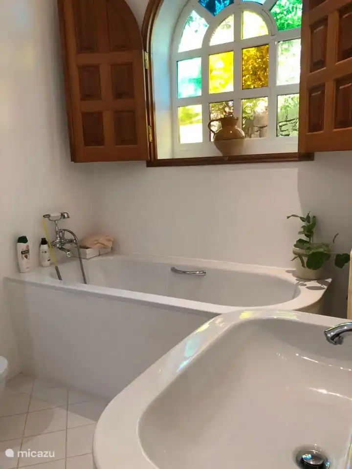 cuarto de ba&#241;o en el dormitorio de la planta baja