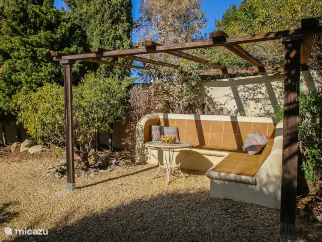 Appartement Merluza | Espagne, Costa Blanca, Moraira - appartement Grand jardin extérieur privé avec coin salon et table à manger avec chaises - Appartement de vacances Merluza à Moraira, Costa Blanca