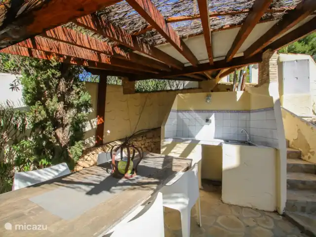 Appartement Merluza | Espagne, Costa Blanca, Moraira - appartement Grand jardin extérieur privé avec coin salon et table à manger avec chaises - Appartement de vacances Merluza à Moraira, Costa Blanca