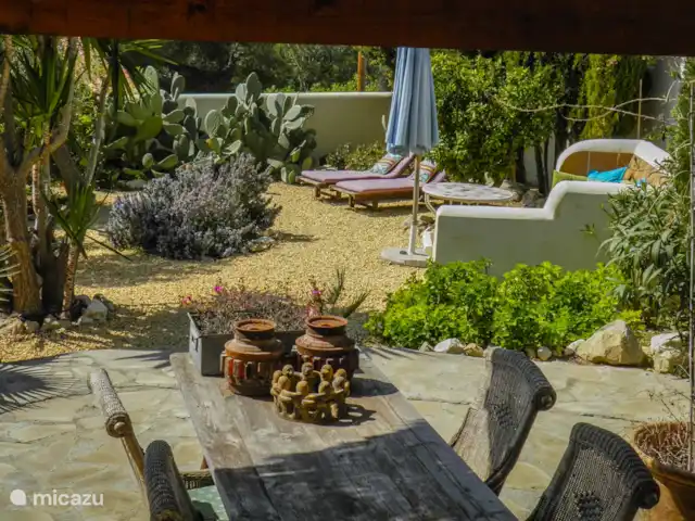 Appartement Merluza | Espagne, Costa Blanca, Moraira - appartement Grand jardin extérieur privé avec coin salon et table à manger avec chaises - Appartement de vacances Merluza à Moraira, Costa Blanca