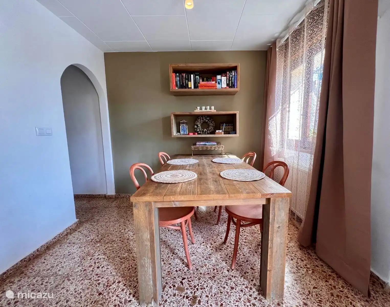 Salón con mesa de comedor - Apartamento vacacional Merluza en Moraira, Costa Blanca