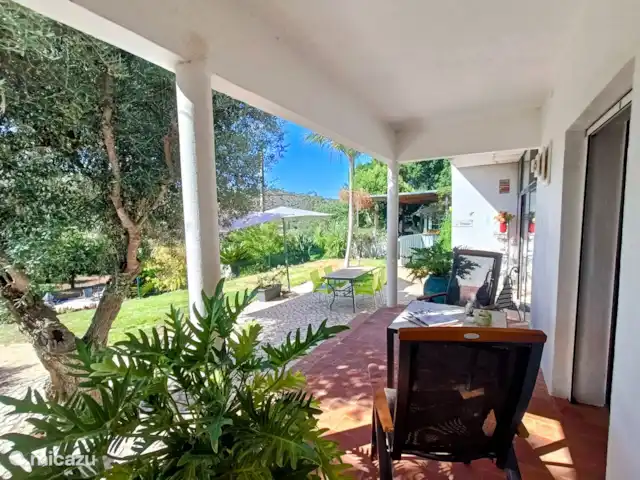appartement huren in Portugal, Algarve, S.B. de Messines – Bungalow Jullie terras uit een andere hoek.