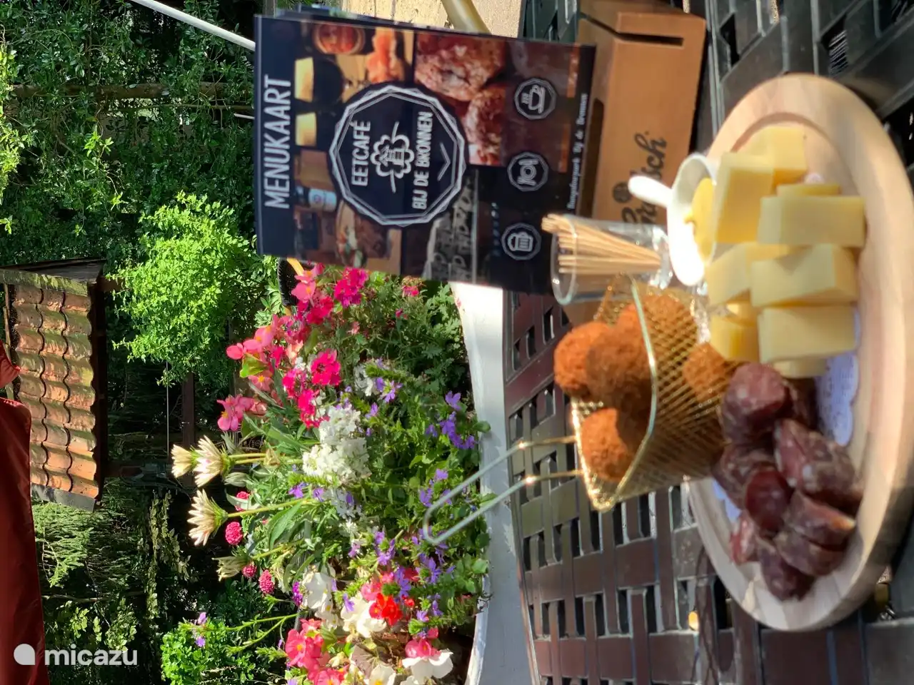 Genießen Sie einen Drink auf der Terrasse