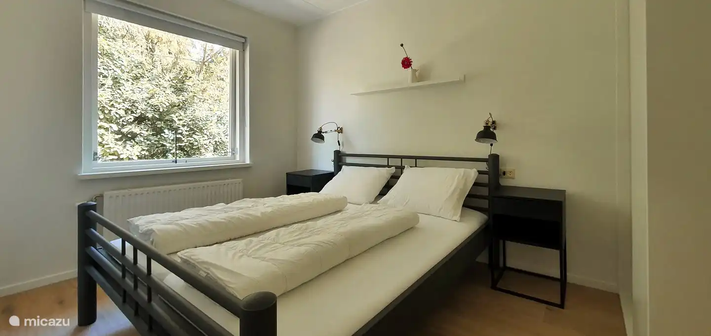 Schlafzimmer 1 mit einem Doppelbett von 160x200 cm