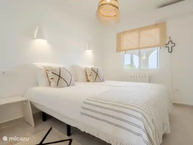 Villa Mero - Benissa Costa | Moraira | Espagne, Costa Blanca, Benissa - villa Chambre n°4, à l'étage.
Avec grande armoire intégrée et salle de bain séparée.