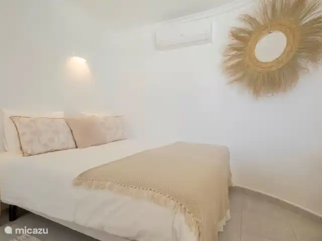 Villa Mero - Benissa Costa | Moraira | Espagne, Costa Blanca, Benissa - villa Chambre n°1, en bas.
Avec commode Riviera Maison et salle de bain séparée.
