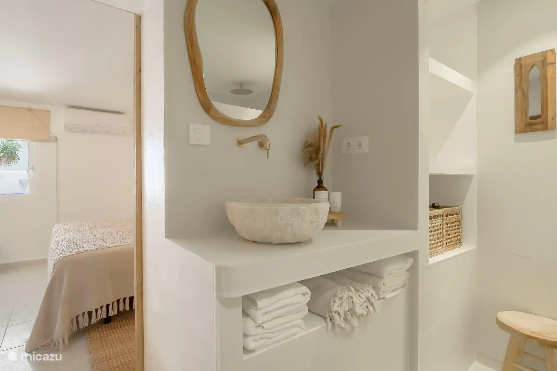 Badkamer en-suite beneden, beneden bij slaapkamer #3