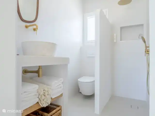 Villa Mero - Benissa Costa | Moraira | Espagne, Costa Blanca, Benissa - villa Salle de bain attenante (à l'étage) à la chambre #5, toutes les salles de bain ont été rénovées en 2024 dans un style méditerranéen