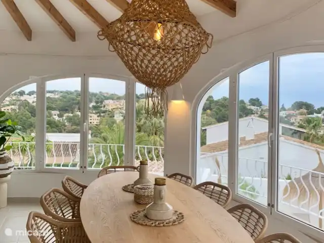 Villa Mero - Benissa Costa | Moraira | Espagne, Costa Blanca, Benissa - villa Naya à l'étage avec 10 personnes. coin repas avec vue sur les environs et la mer Méditerranée