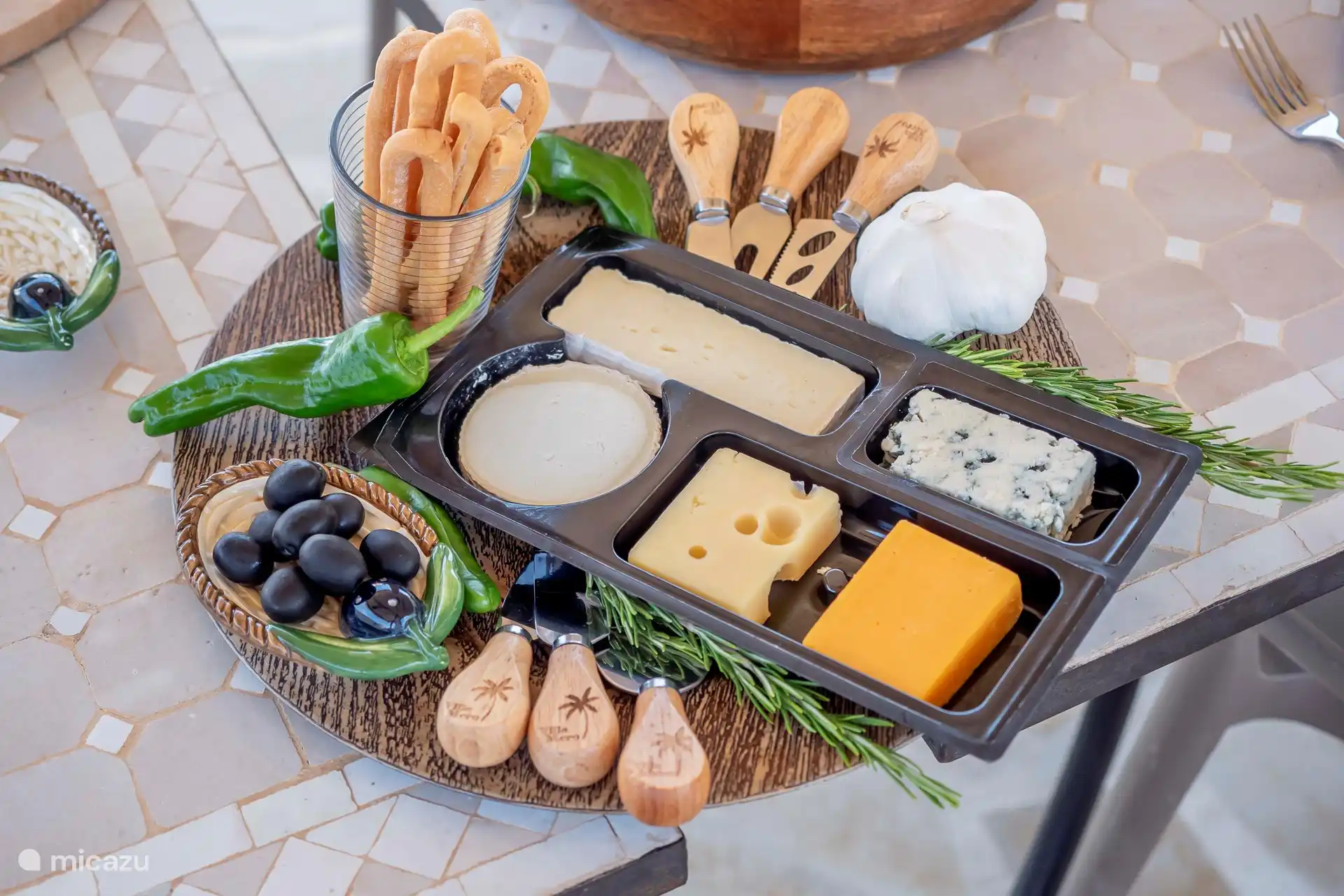 Geniet van heerlijke lekkernijen die de Costa Blanca te bieden heeft.
Talloze restaurants, een wijnproeverij of een kok aan huis die u culinair verrast. De mogelijkheden zijn legio.