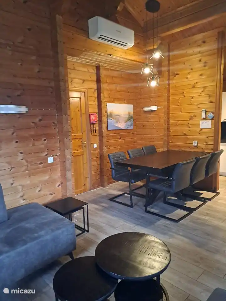 Esstischecke mit 6 Stühlen