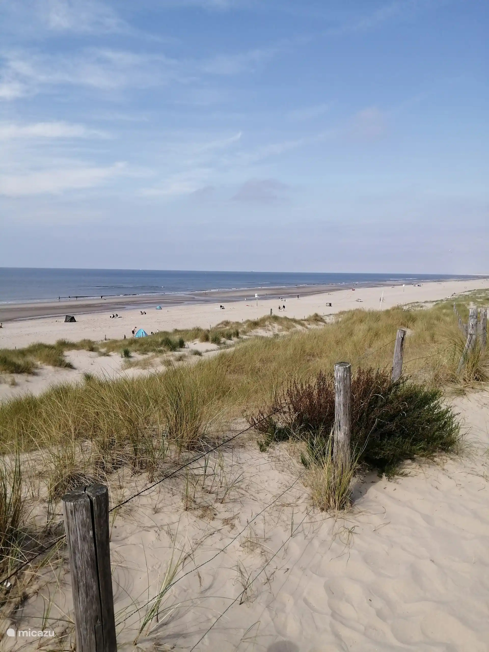 Der ruhige, breite Strand von Petten aan Zee