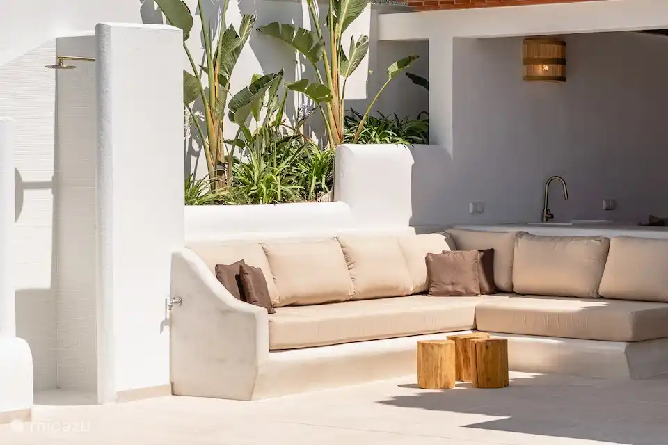 Außenküche und Terrasse