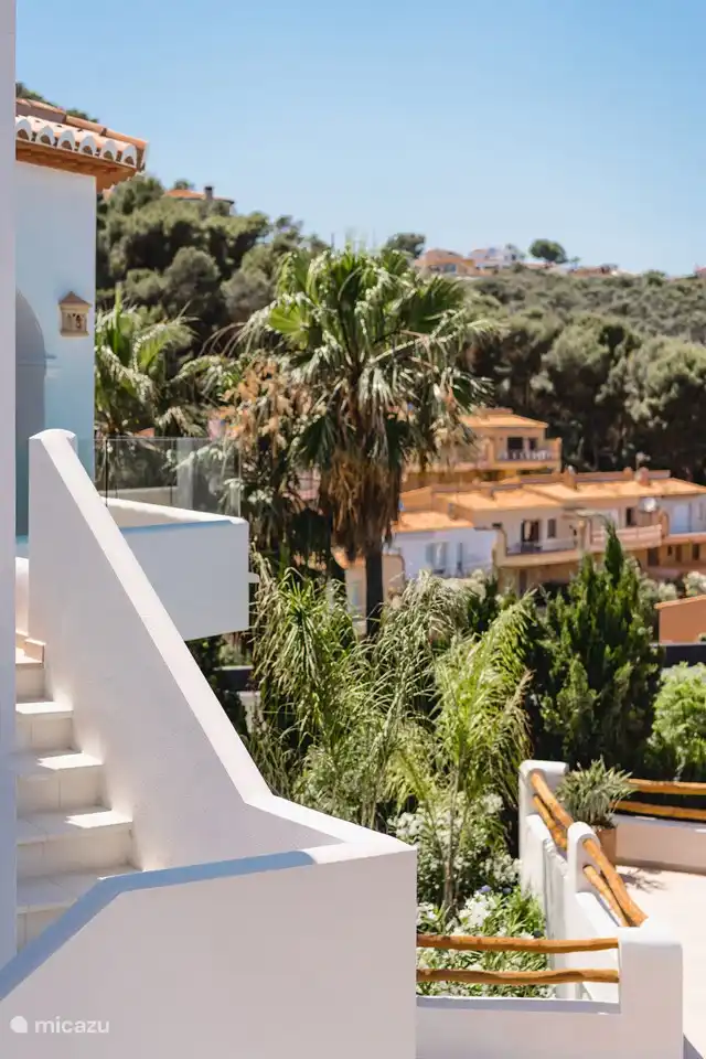 Naya und Außentreppe