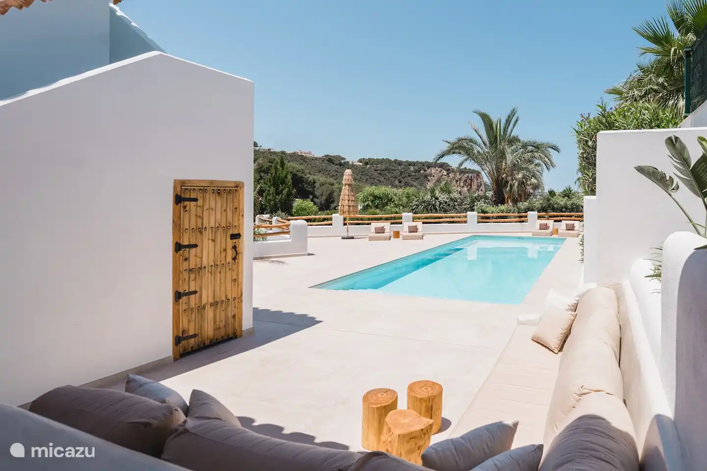 Außenterrasse und Swimmingpool