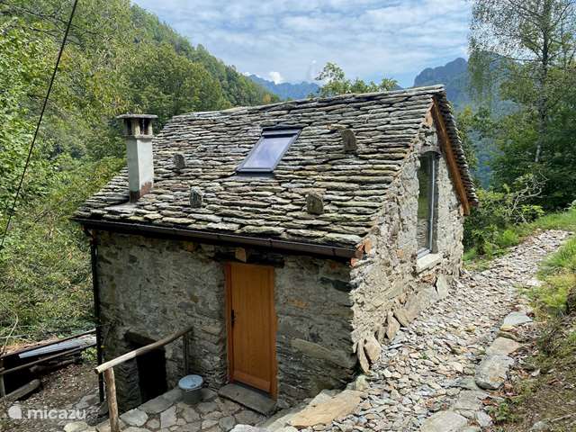 Holiday home in Italy, Piedmont, Cravagliana – tiny house Mountain Cabin Valsesia Nel Bosco
