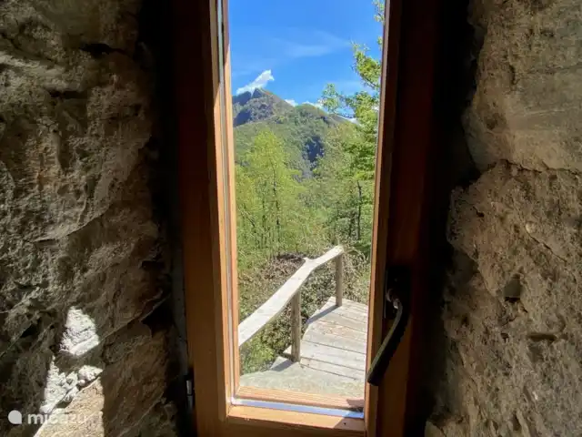 Cabane de Montagne Valsesia Nel Bosco | Italie, Piémont, Cravagliana - tiny house La vue sur les montagnes.