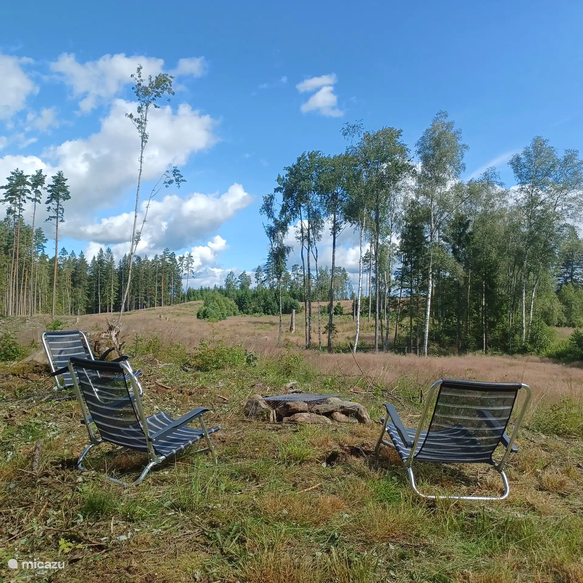 the place for campfire 30 meters from Vingen with unobstructed views over the surrounding hills