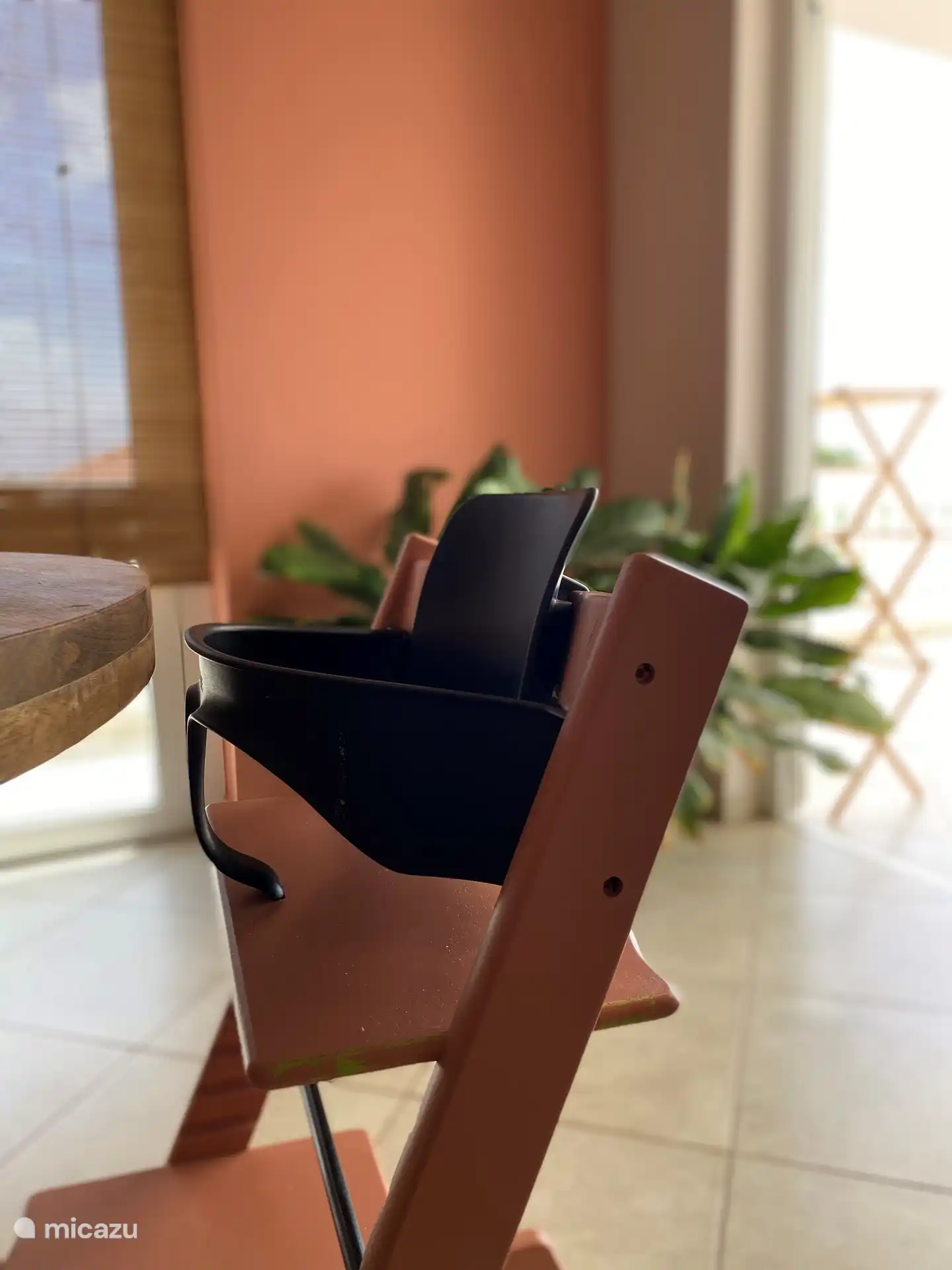 Il y a deux Tripp Trapps dans le salon. On a ce siège en standard.