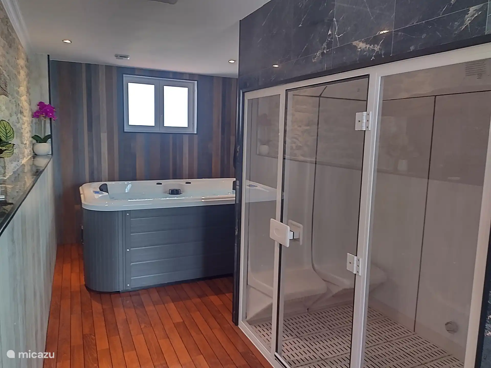 PRIVATER HAMMAM UND JACUZZI