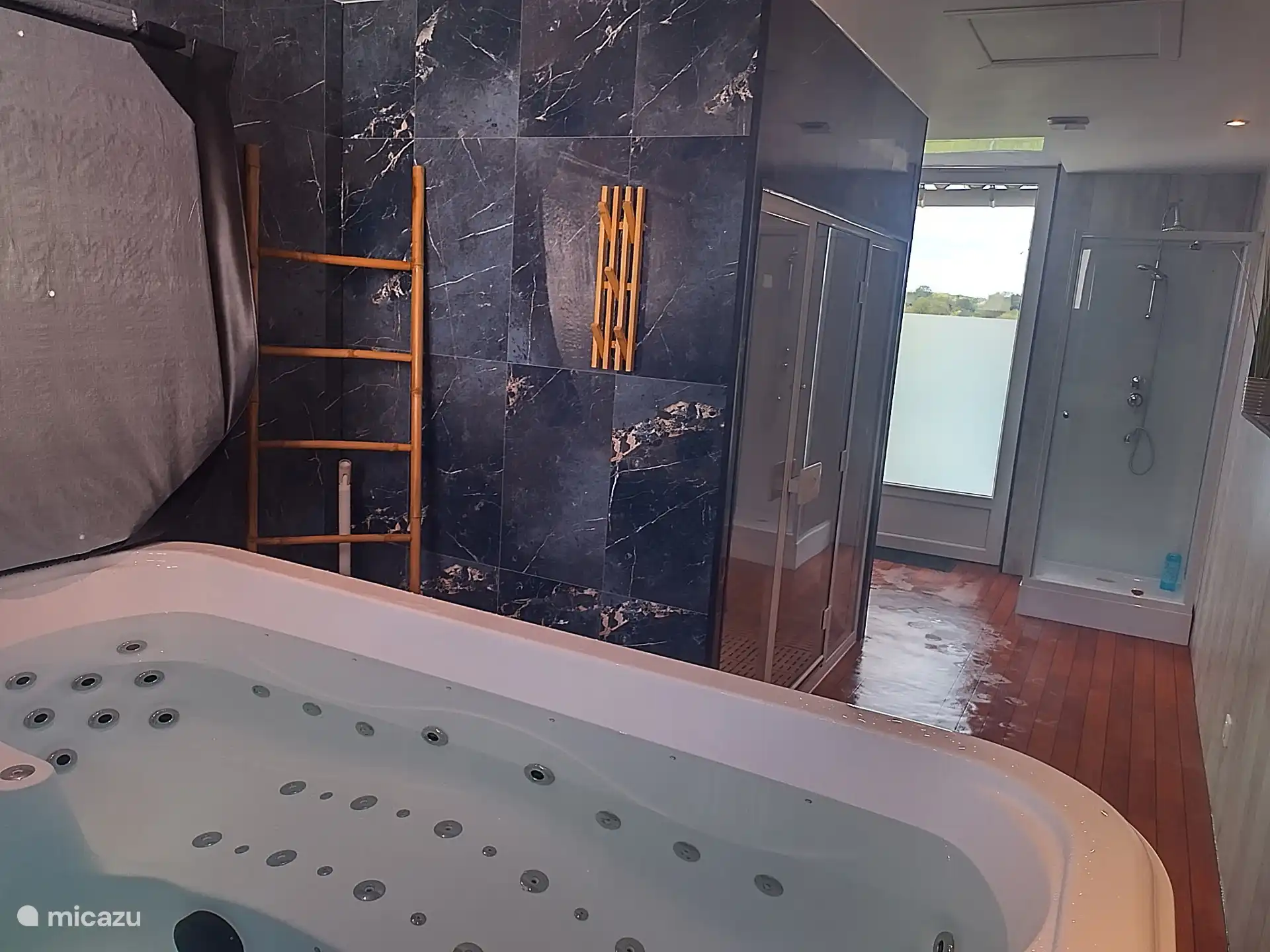 PRIVATER HAMMAM UND JACUZZI
