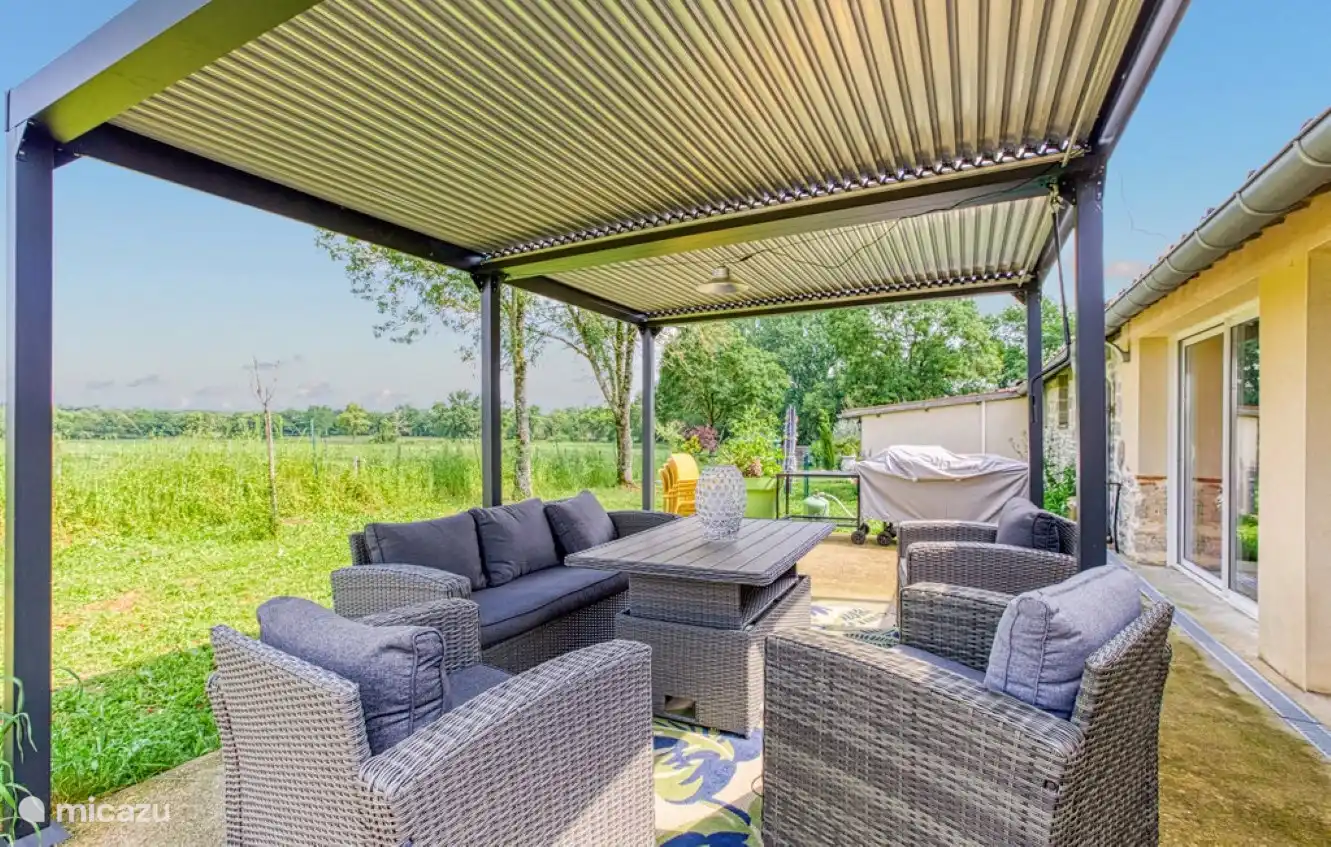 TERRASSE PRINCIPALE MIT GRILL