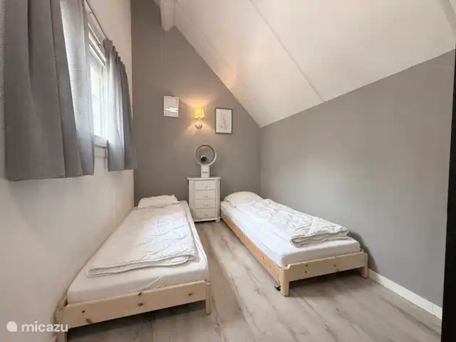 Château Cazaleres Villa 91 | France, Ariège, Daumazan-sur-Arize - maison de vacances Chambre 2 avec volet et ventilateur Dyson