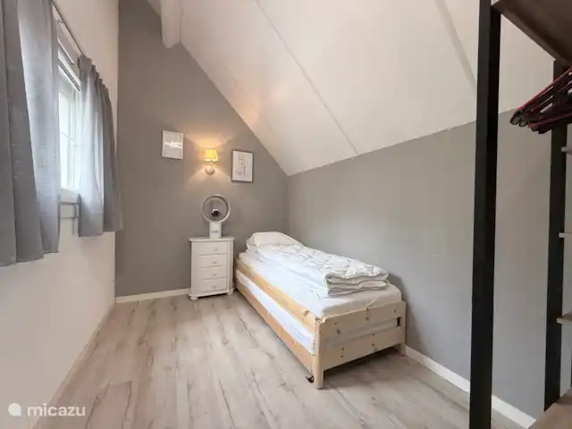 Château Cazaleres Villa 91 | France, Ariège, Daumazan-sur-Arize - maison de vacances Chambre 2 avec volet et ventilateur Dyson