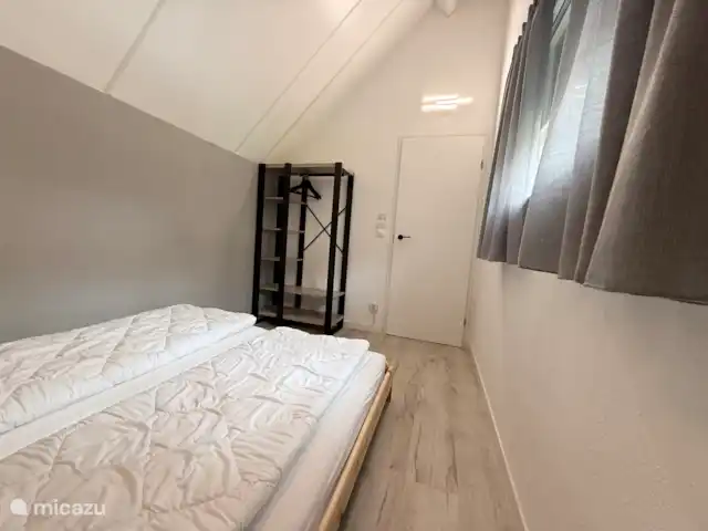 Château Cazaleres Villa 91 | France, Ariège, Daumazan-sur-Arize - maison de vacances Chambre 2 avec volet et ventilateur Dyson