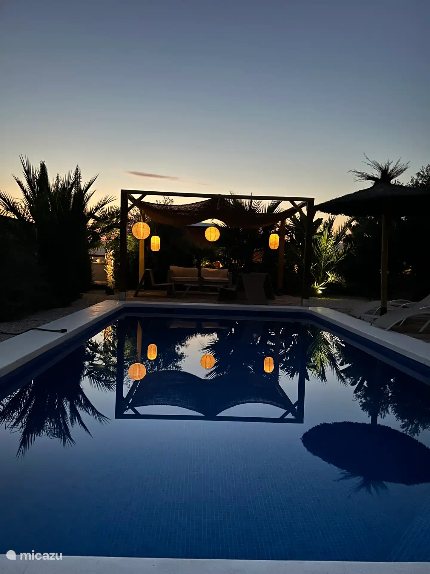 Am Abend werden alle Laternen angezündet