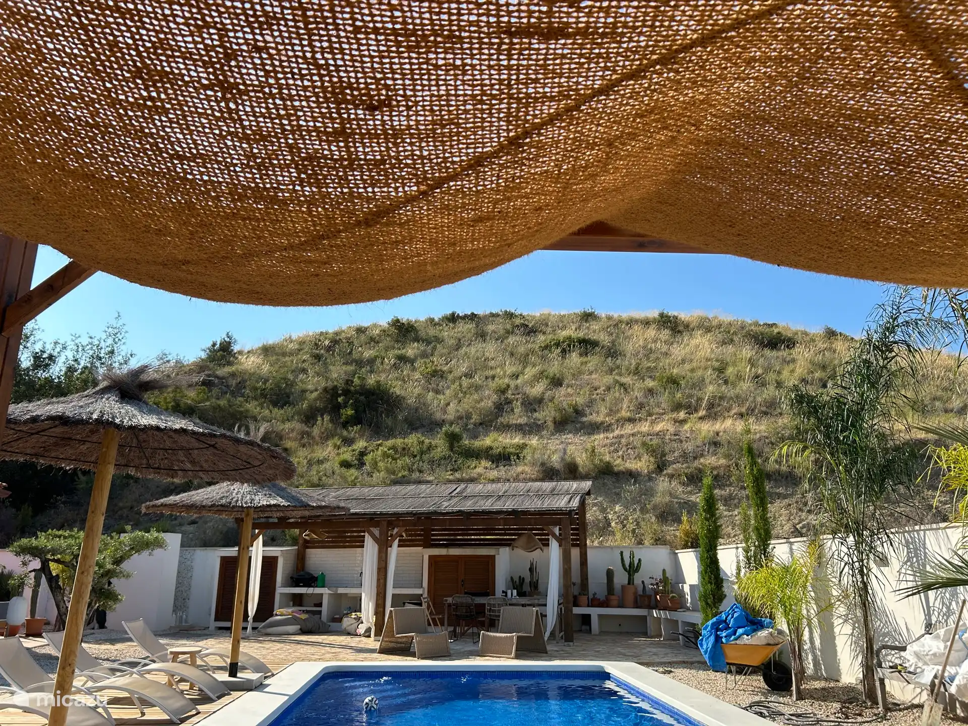 Der Berg im Hintergrund verleiht diesem Ort Ruhe und viel Atmosphäre