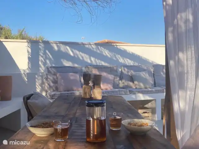 Casa de Verano huren in Spanje, Costa Blanca, Busot - bungalow Een heerlijke chil plek, in de ochtendzon of in de middag in de schaduw...