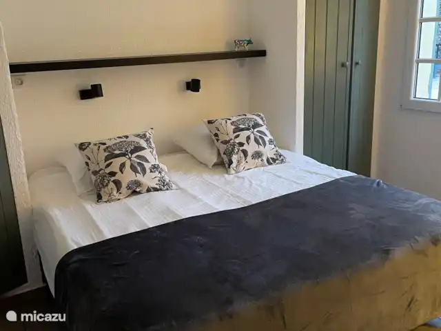 La Petite Villa Amarilla en Francia, Costa Azul, Grimaud - casa vacacional Dormitorio 1 con baño en suite