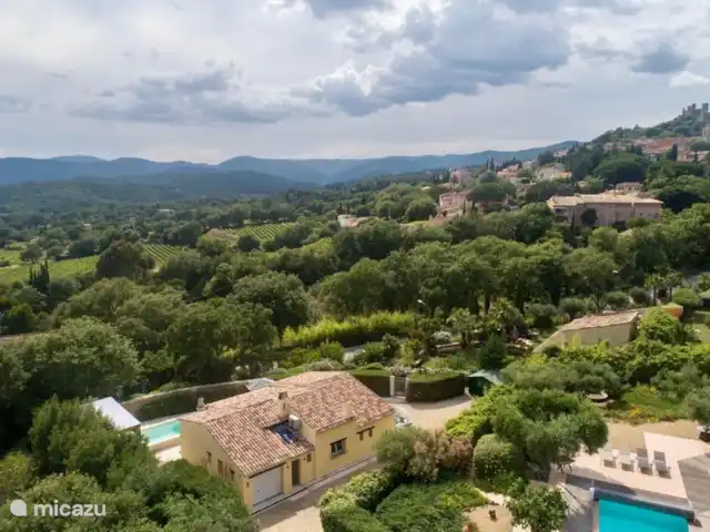 La Petite Villa Amarilla en Francia, Costa Azul, Grimaud - casa vacacional Vista de Villa Amarilla