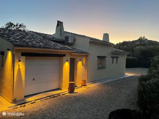 La Petite Villa Amarilla en Francia, Costa Azul, Grimaud - casa vacacional Zona de entrada