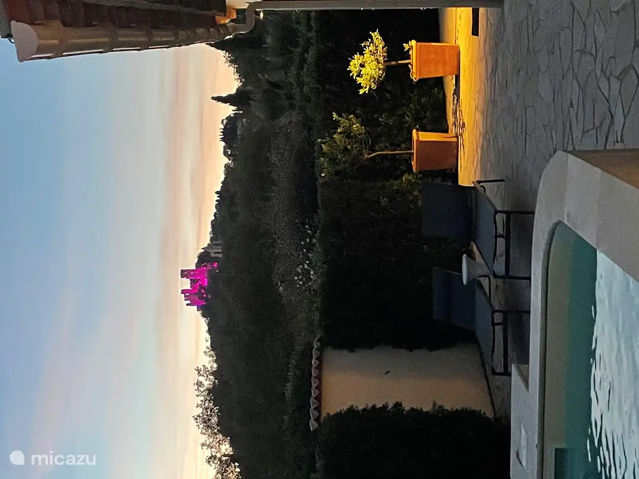 Blick auf die Burg von Grimaud