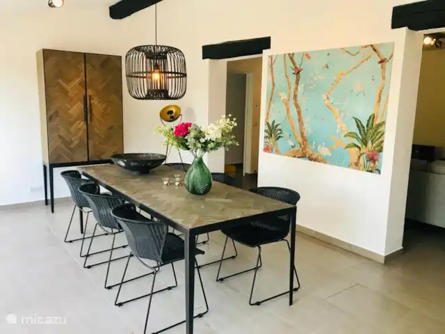 La Petite Villa Amarilla en Francia, Costa Azul, Grimaud - casa vacacional comedor