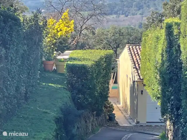 La Petite Villa Amarilla en Francia, Costa Azul, Grimaud - casa vacacional Febrero
