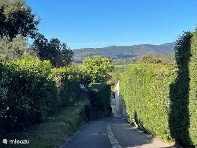 La Petite Villa Amarilla en Francia, Costa Azul, Grimaud - casa vacacional entrada