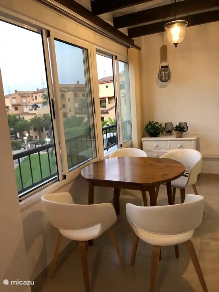 again the dining area, from a slightly different angle.