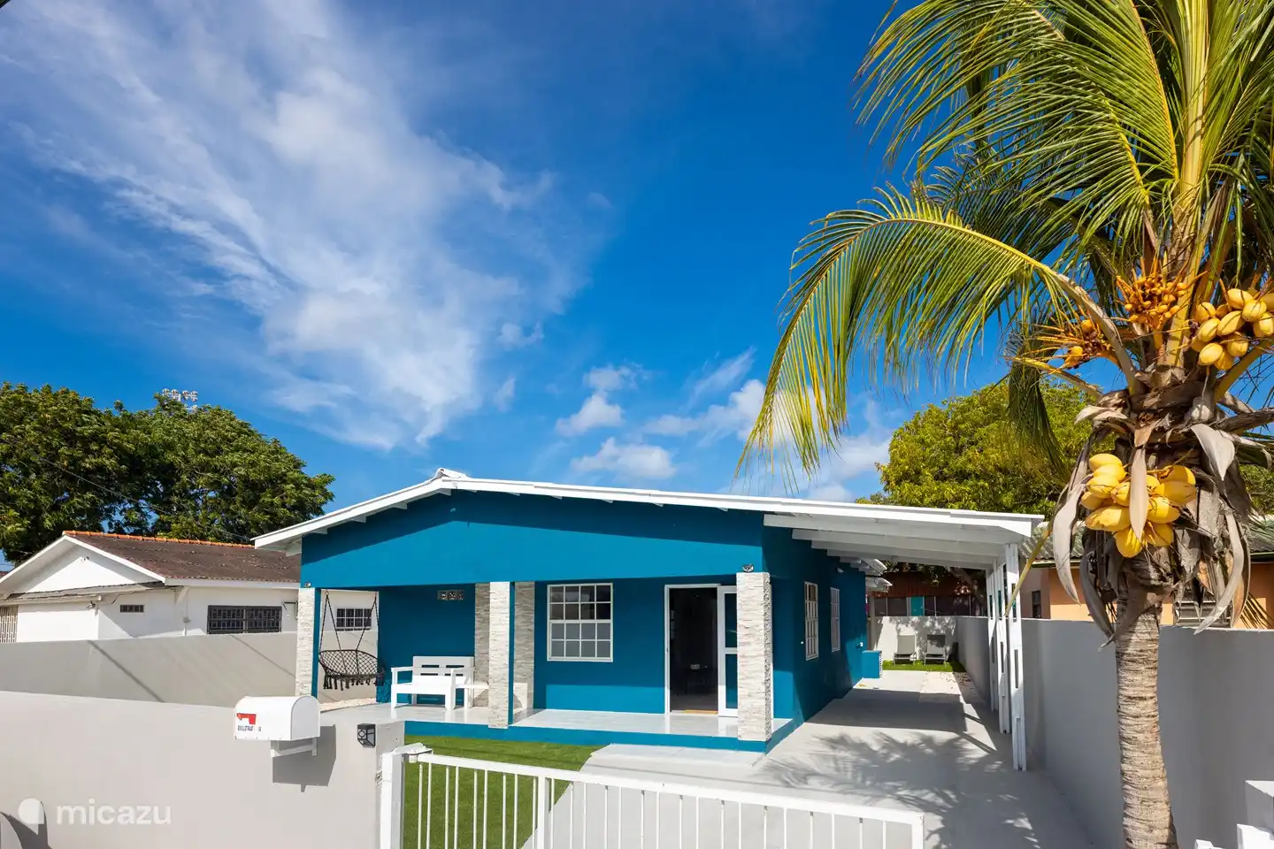 Front view of Casa Paultje