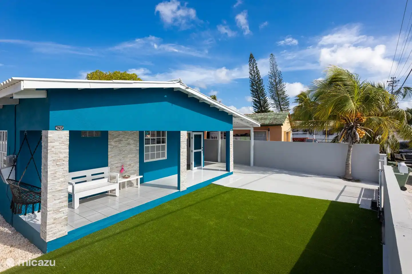 Front view of Casa Paultje