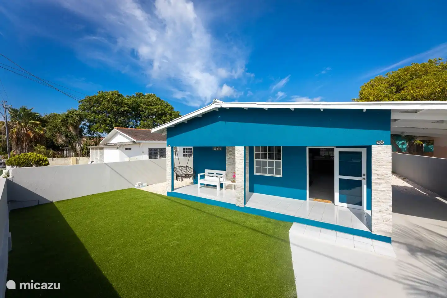 Front view of Casa Paultje