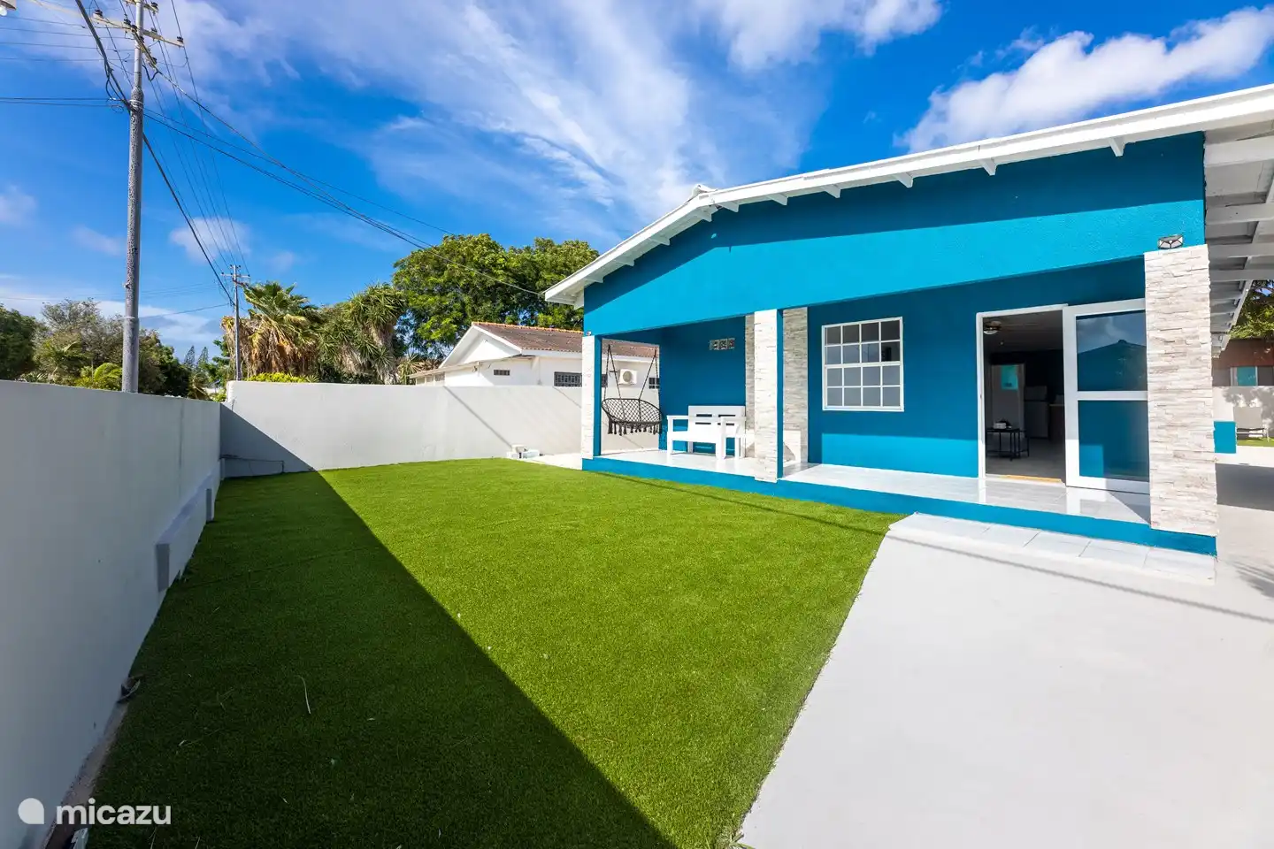 Front view of Casa Paultje