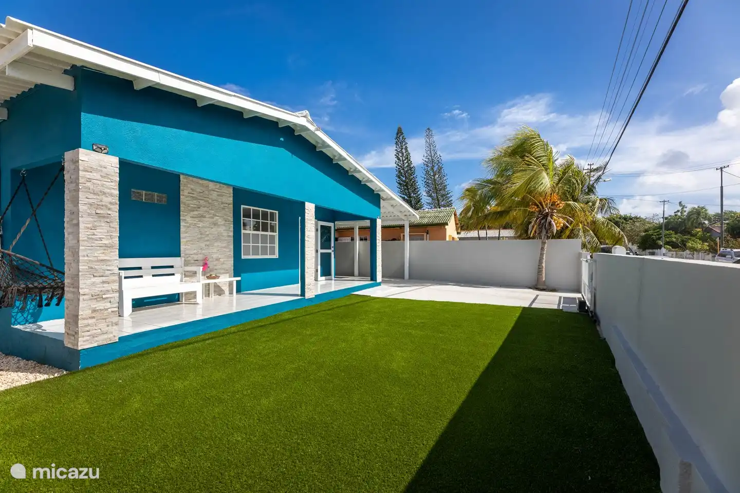 Front view of Casa Paultje